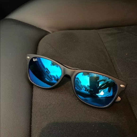 blue and black ray bans